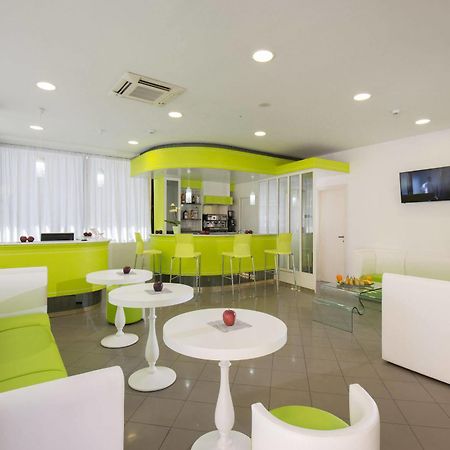 Hotel Scarlet Ріміні Екстер'єр фото