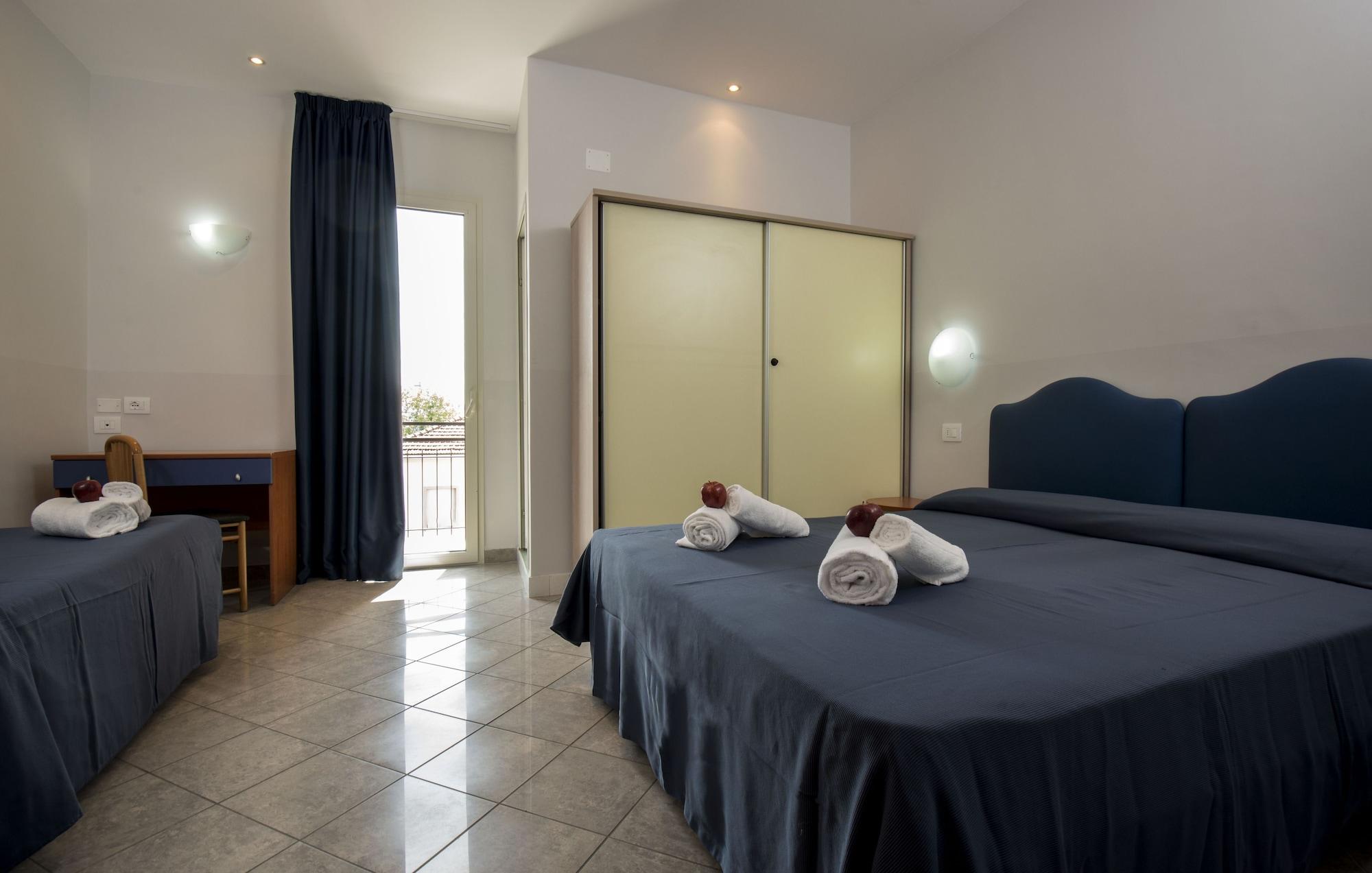 Hotel Scarlet Ріміні Екстер'єр фото