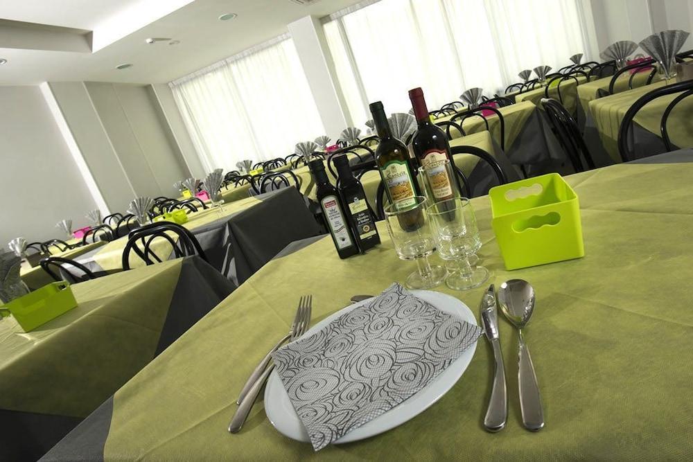 Hotel Scarlet Ріміні Екстер'єр фото