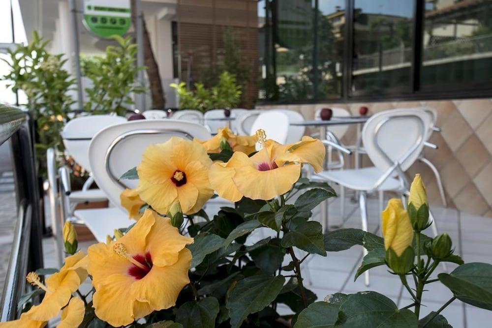 Hotel Scarlet Ріміні Екстер'єр фото