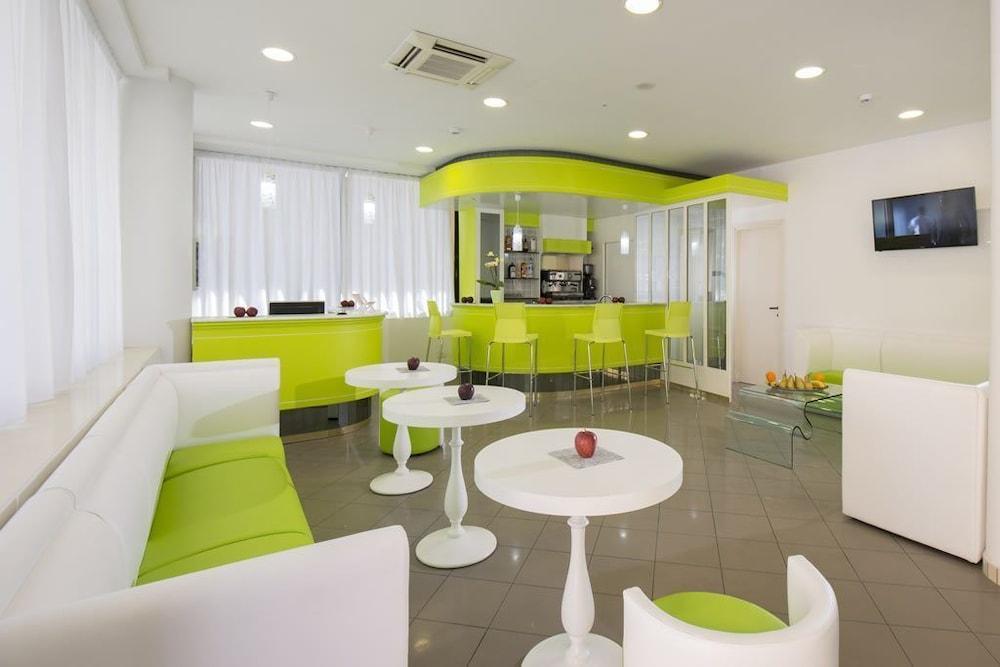 Hotel Scarlet Ріміні Екстер'єр фото