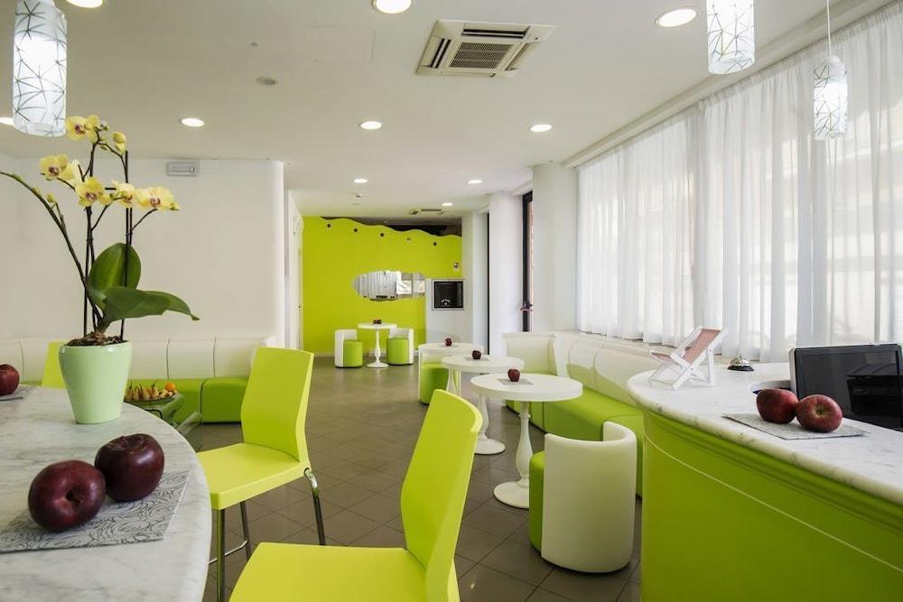 Hotel Scarlet Ріміні Екстер'єр фото