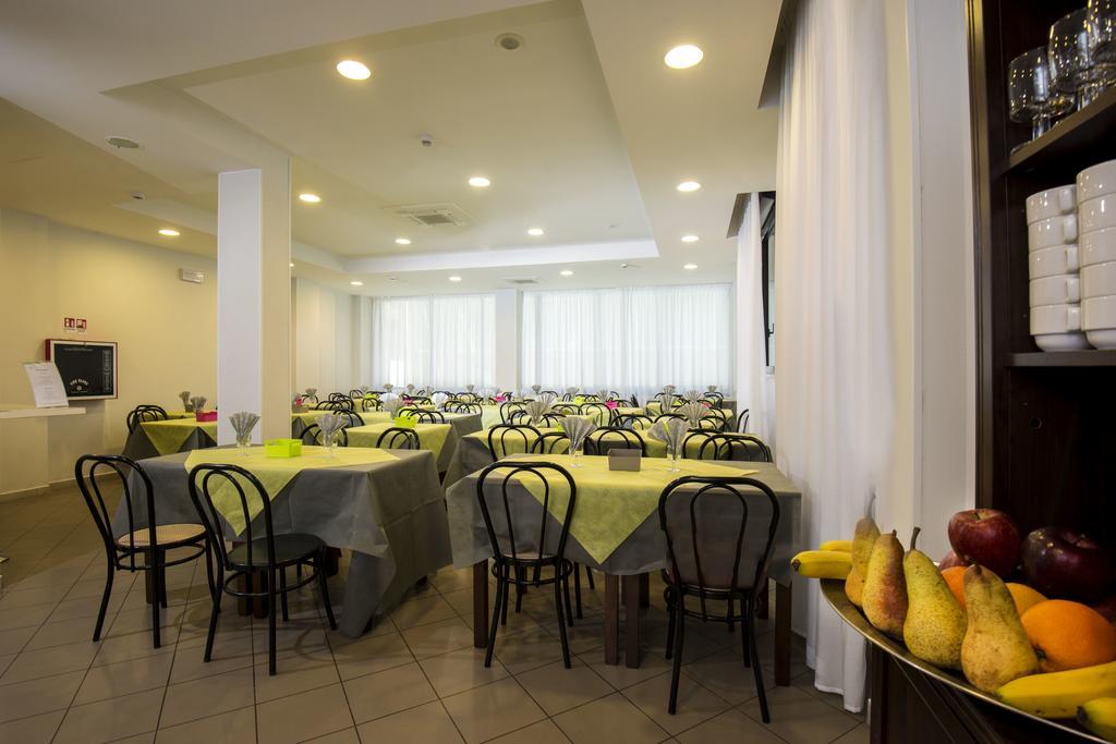 Hotel Scarlet Ріміні Екстер'єр фото