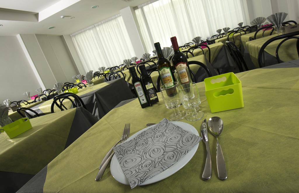 Hotel Scarlet Ріміні Екстер'єр фото