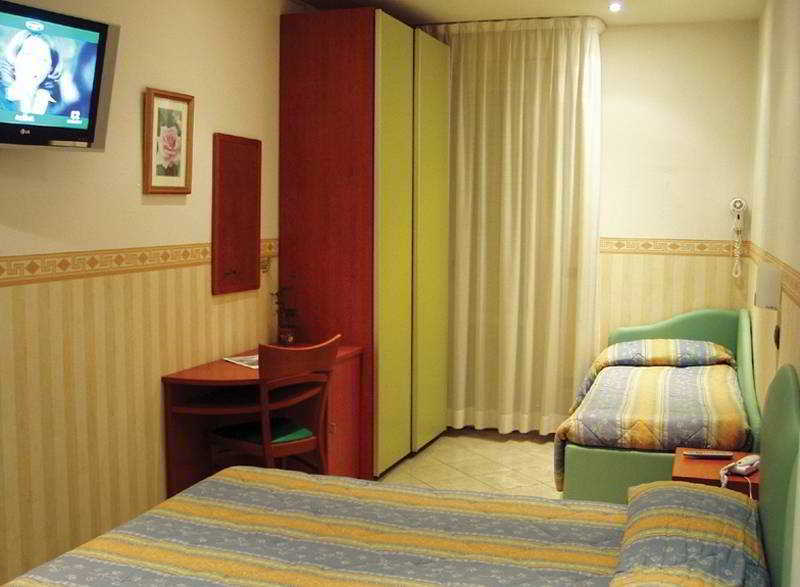 Hotel Scarlet Ріміні Екстер'єр фото