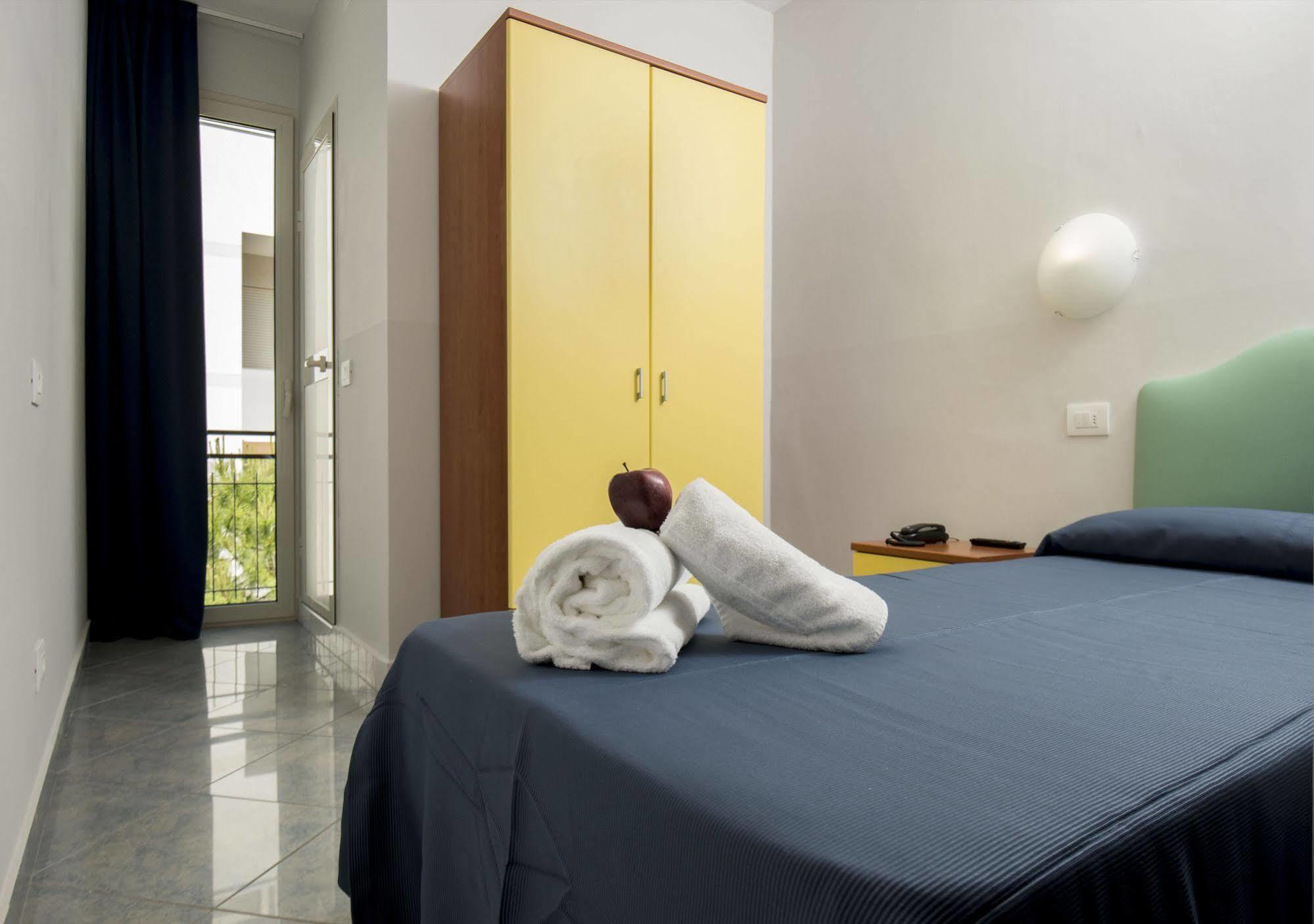 Hotel Scarlet Ріміні Екстер'єр фото