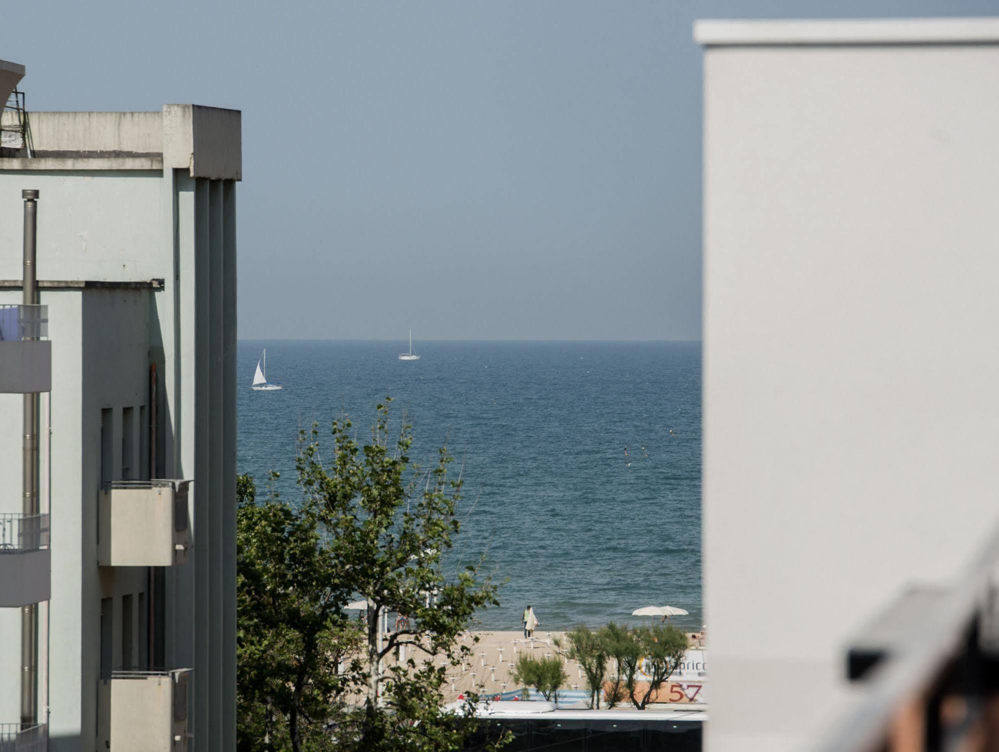 Hotel Scarlet Ріміні Екстер'єр фото