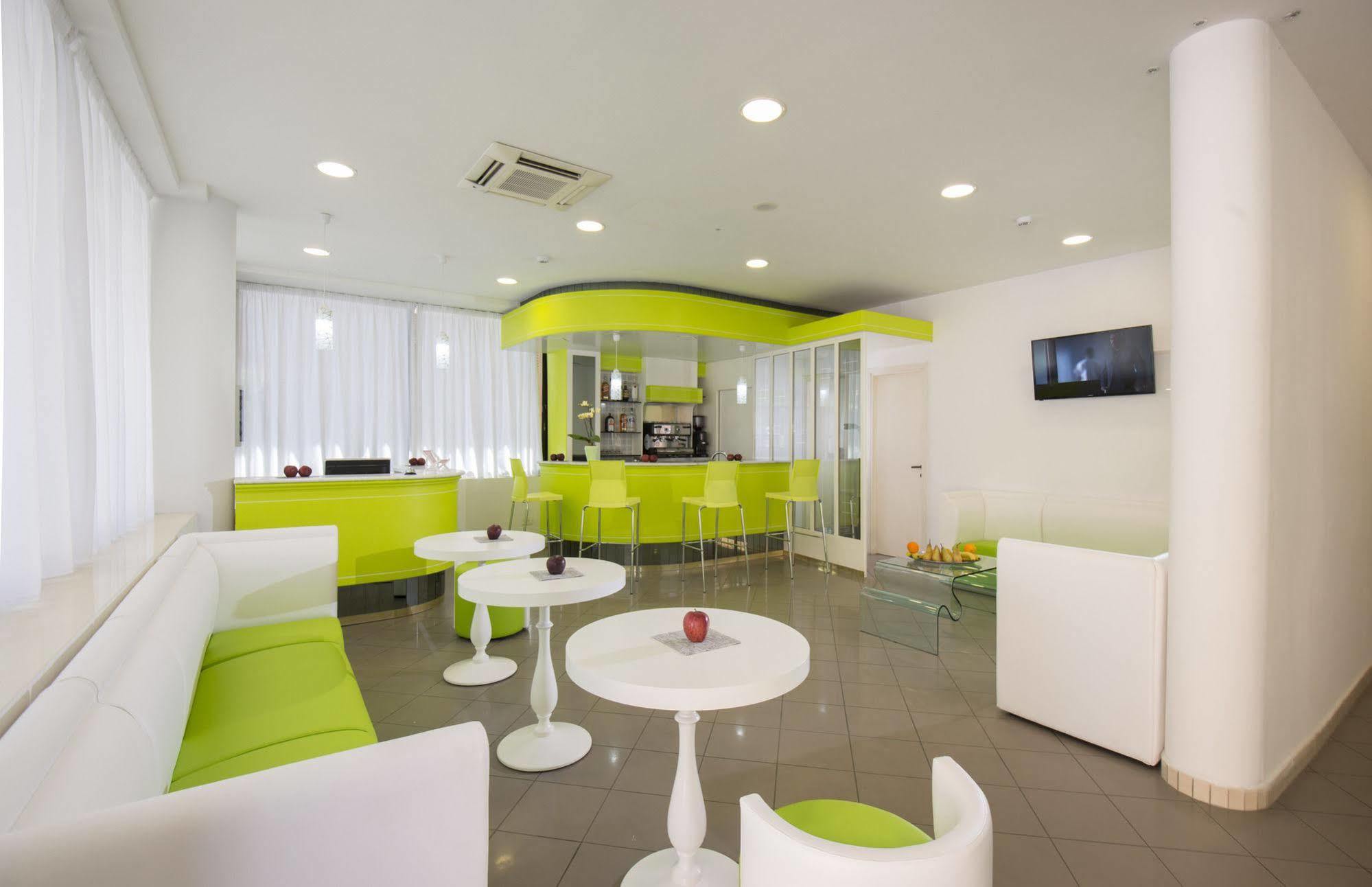 Hotel Scarlet Ріміні Екстер'єр фото